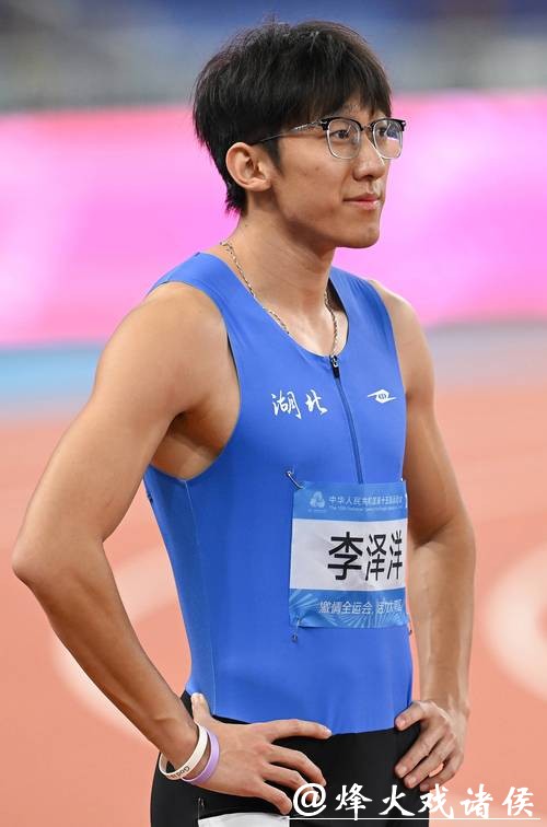 全运会男子100米决赛 湖北选手李泽洋收获冠军 全运会男子100米决赛 湖北选手李泽洋收获冠军