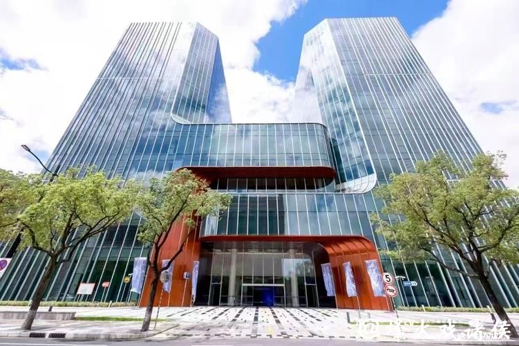 在土地“零新增”刚性约束下，“老闵行”产业规模首次跨过千亿级门槛