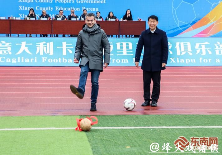 一颗足球，架起“友谊桥”