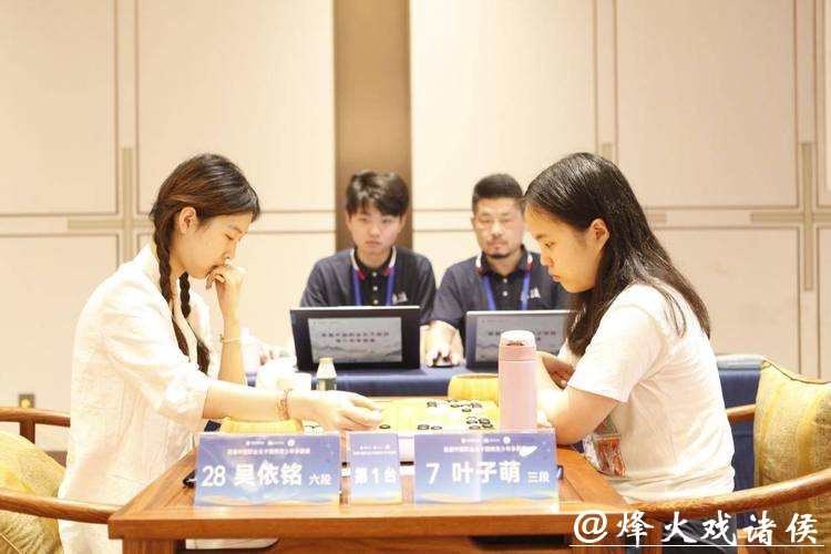 齐梦瑶把短道当“围棋”下得太狠了，中国队还只靠蛮劲吗？
